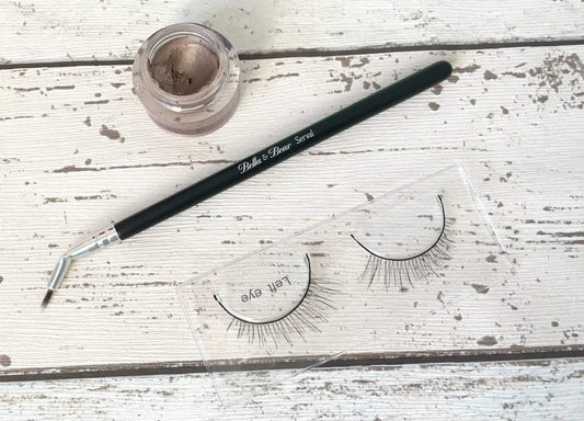 A Closer Look; The Serval Angled Liner Brush